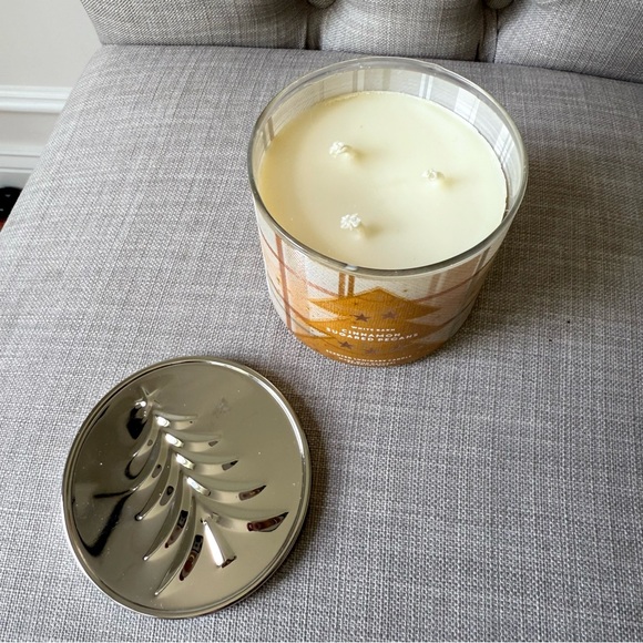 White Barn Cinnamon Sugared Pecans Candle NEW‎ - Picture 2 of 3